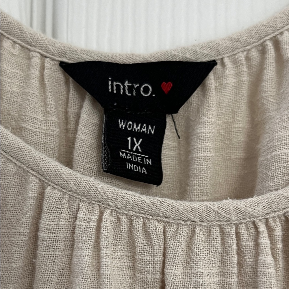 Intro. Beige Blouse with Colorful Embroidery - Picture 3 of 8
